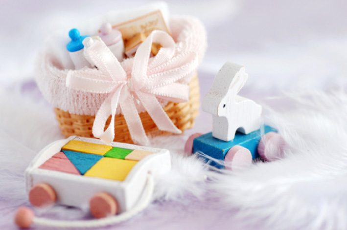 出産祝いはいつまでに贈ればいい?選び方や渡し方のマナーもご紹介!