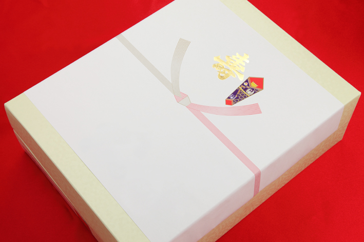結婚内祝い・結婚祝いのお返しに選ぶべき「のし」は？書き方も解説