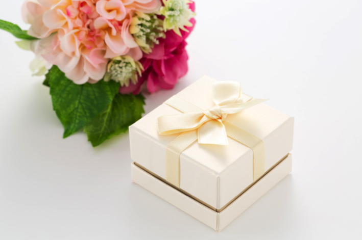 贈る相手別・好適な結婚内祝いギフトの選び方