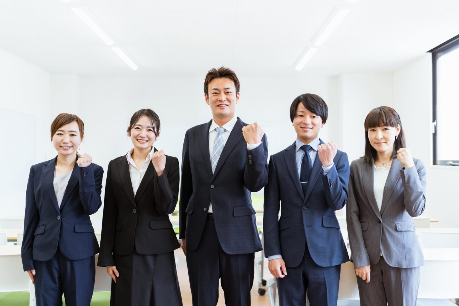【永年勤続表彰】従業員に喜ばれるアイテムの選び方とポイントを解説 | カタログギフトのハーモニック ギフトメディア