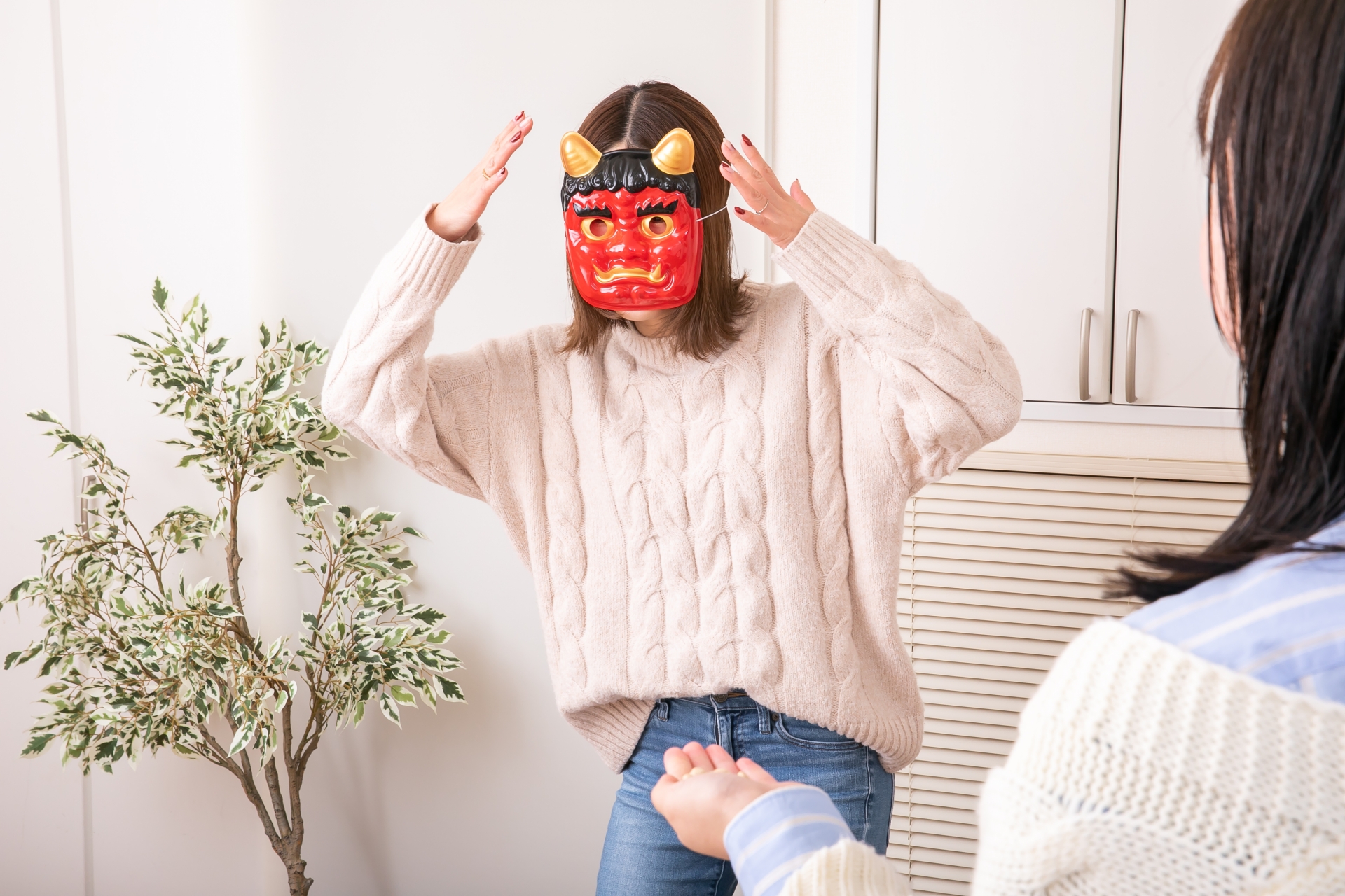 日本の伝統行事「節分」の由来とは?豆まき・恵方巻きの意味や現代の楽しみ方を詳しく解説! | カタログギフトのハーモニック ギフトメディア